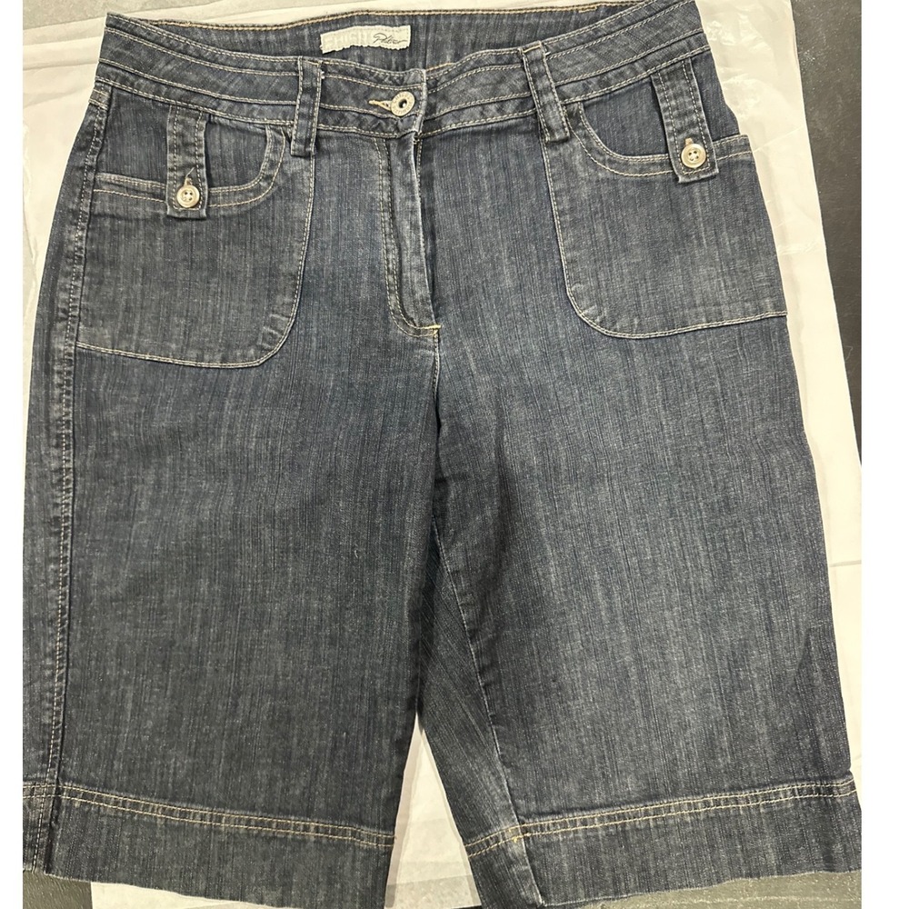Chicos Platinum Dark Wash Denim Bermuda Shorts Womens Size 0.5 Blue Knee Length